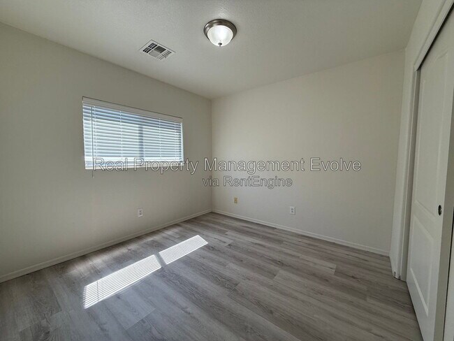 Building Photo - 9503 N 82nd Ln