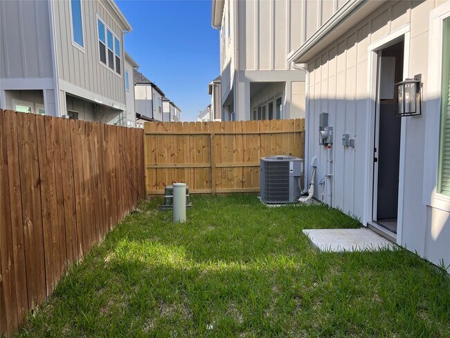 Building Photo - 6713 Parker Grv Ln