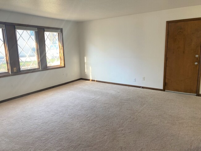 Primary Photo - 1711 E Ave NE