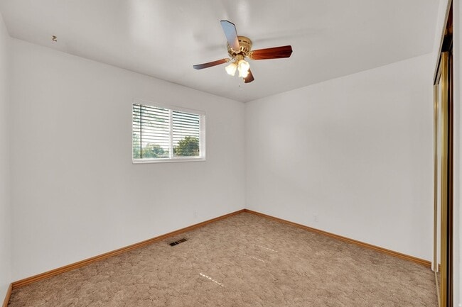 Building Photo - 9325 Quail Hollow Cir