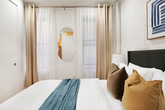 Building Photo - 1290 1st Ave