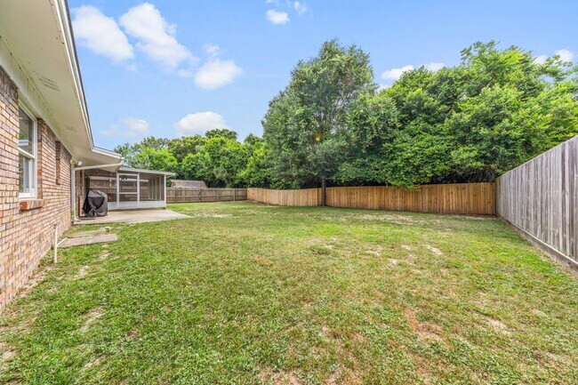 Building Photo - 109 Friar Tuck Dr