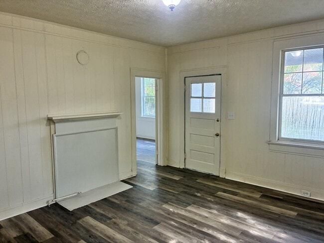 Building Photo - 513 Hoke St