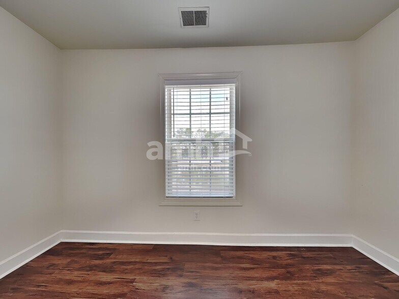 Building Photo - 2 Stone Gate Ct