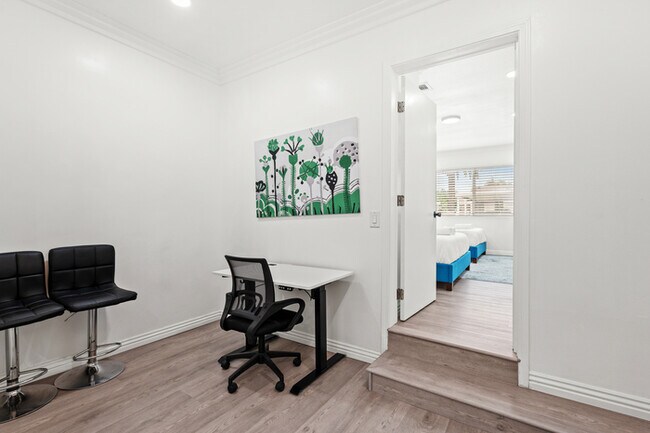 Building Photo - Fully Furnished 2BR Home w/ Private Entry ...
