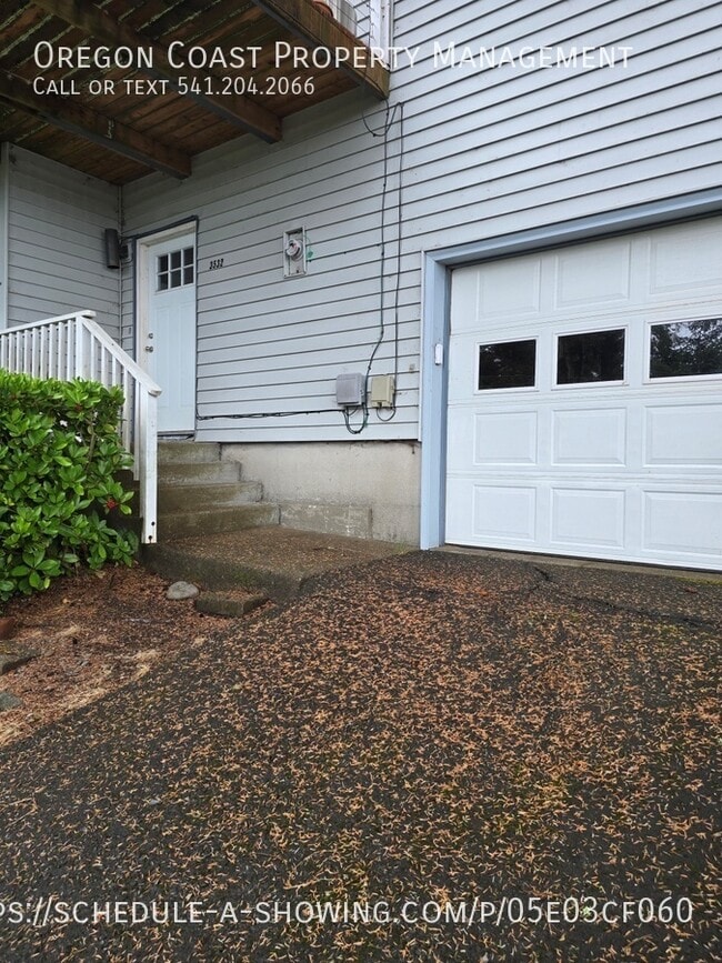 Building Photo - 3532 NE Quay Ave