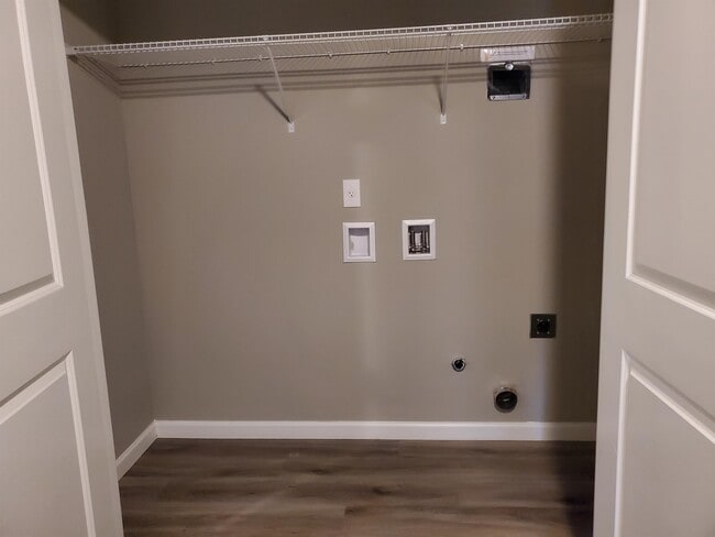 Building Photo - 6909 Delaney Ln NE