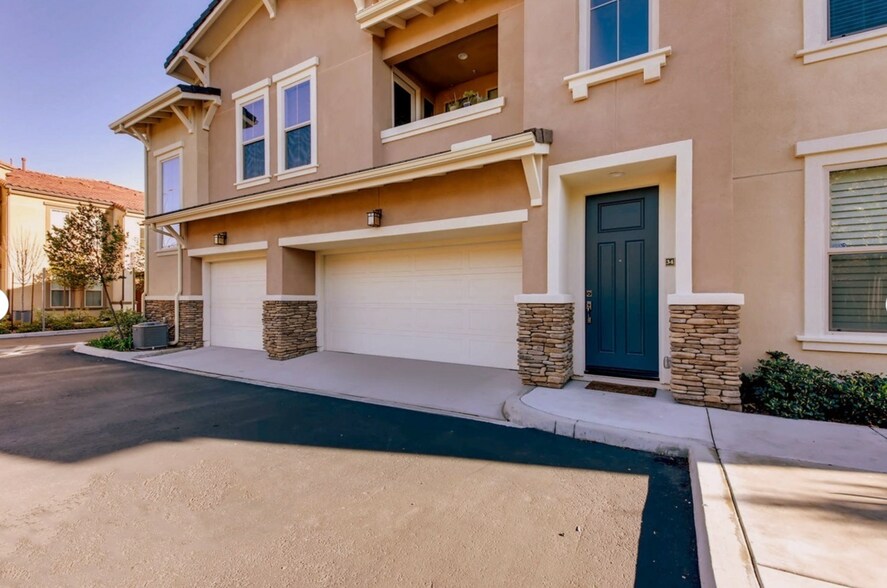 Building Photo - 6610 Canopy Ridge Ln