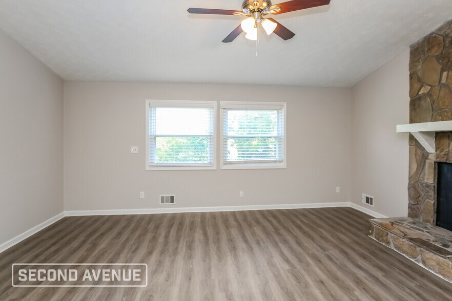 Building Photo - 6290 Silver Spur Dr