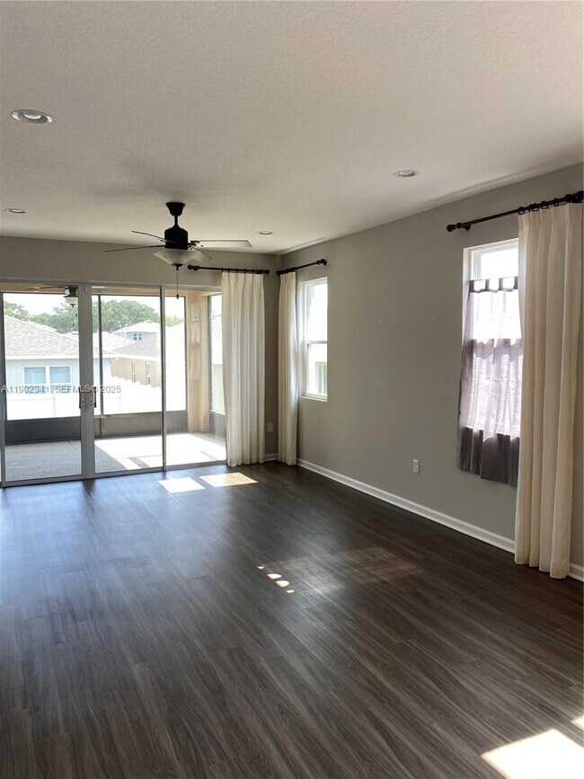 Building Photo - 125 Lake Smart Cir