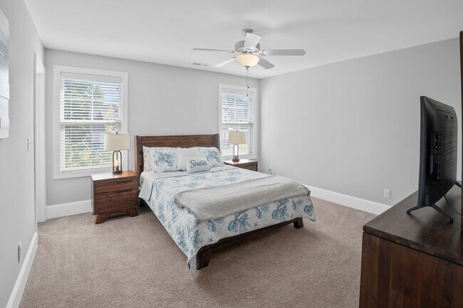 Building Photo - Stunning 4 bedroom 2.5 bath home located in Hampstead Wyndwater Community