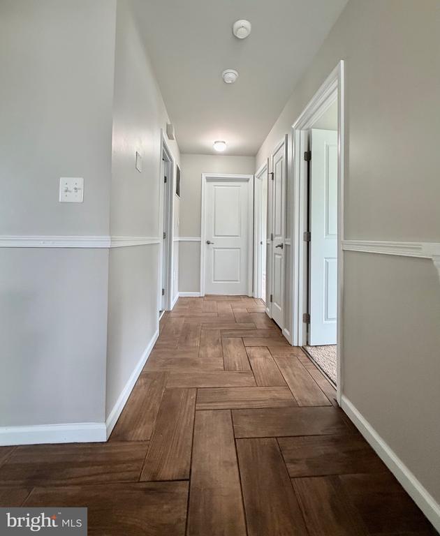 Building Photo - 9411 Wood Creek Cir