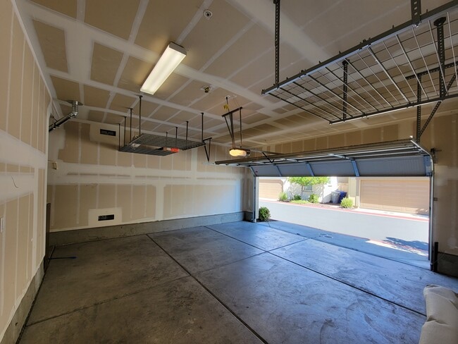 Building Photo - 1609 Bonanza Ln