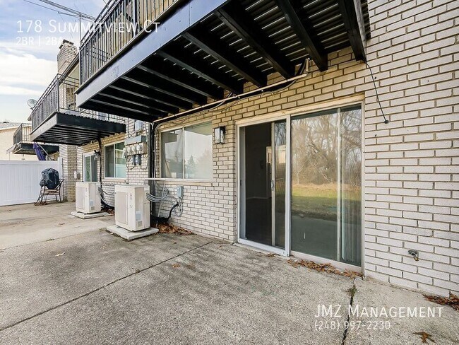 Building Photo - 178 Summit View Ct