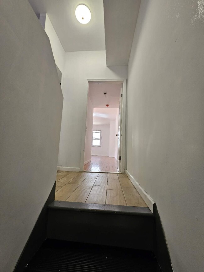 Building Photo - 1419 W Stiles St