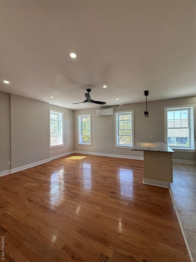 Building Photo - 94-34 Van Wyck Expy