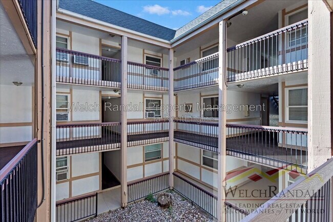 Building Photo - 5676 Meadow Ln