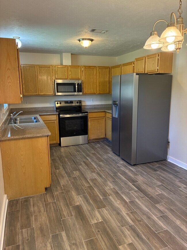 Building Photo - Beautiful 3/2 House