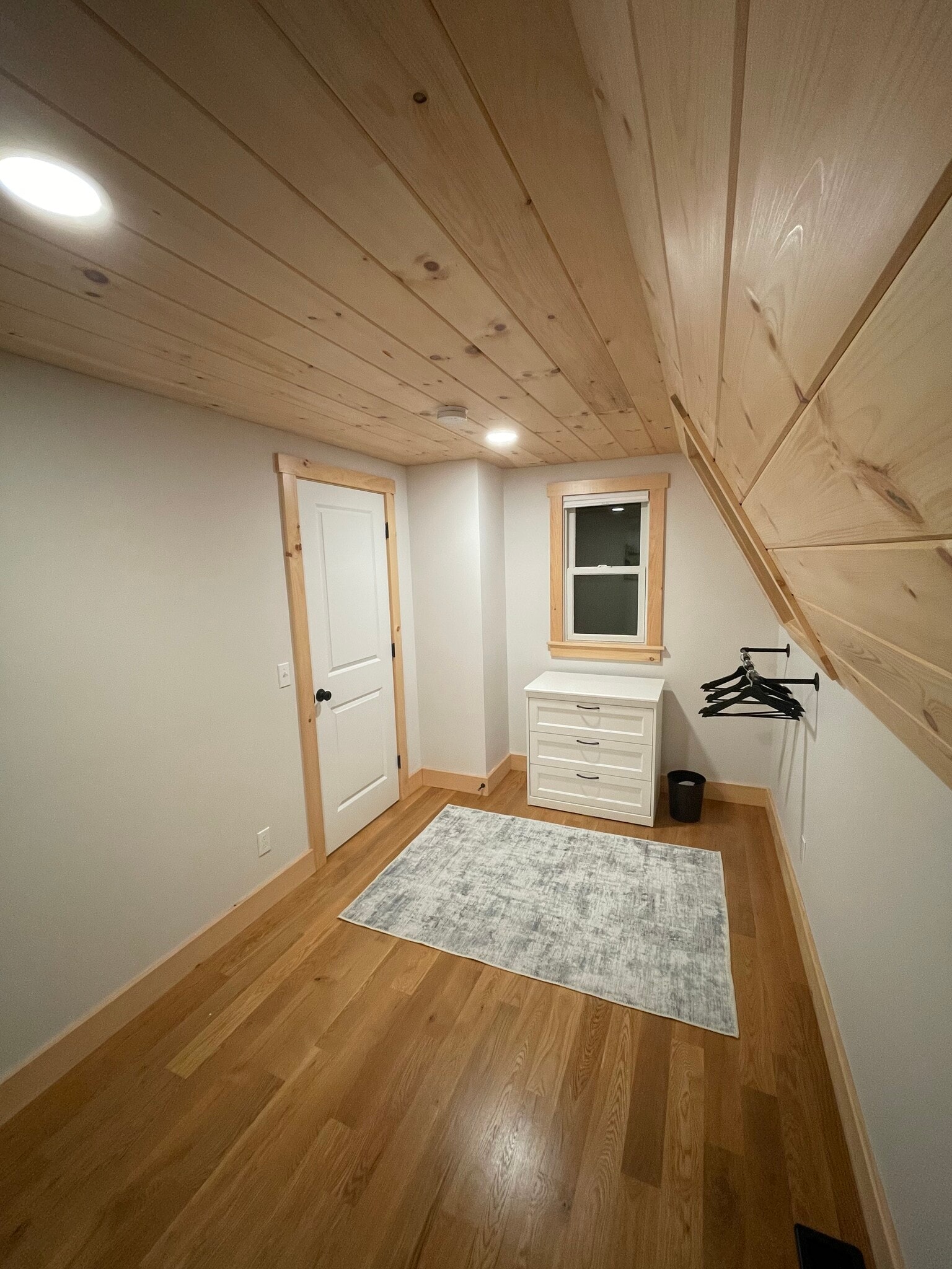 Building Photo - 250 Youngs Hill Rd