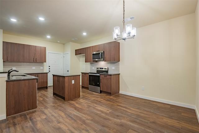 Building Photo - 721 Blackland dr