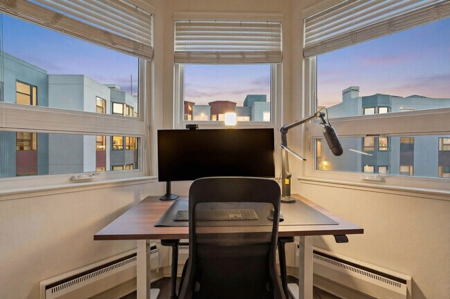 Building Photo - 2000 Post St