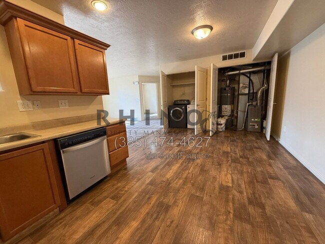 Building Photo - 6941 Village River Ln