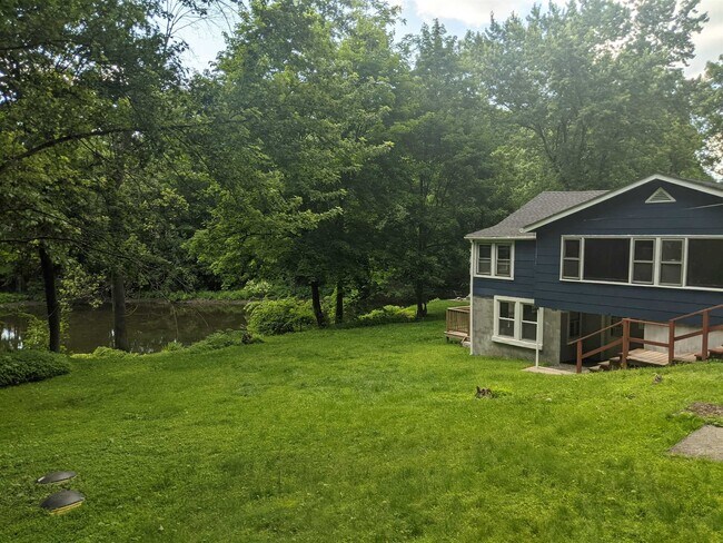 Building Photo - 1943 New Hackensack Rd