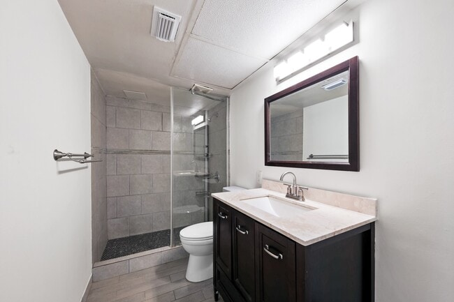 Building Photo - 361 N Post Oak Ln