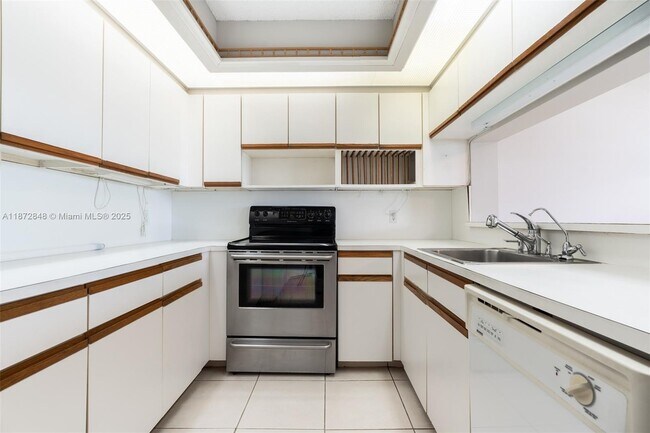 Building Photo - 1000 SW 128th Terrace