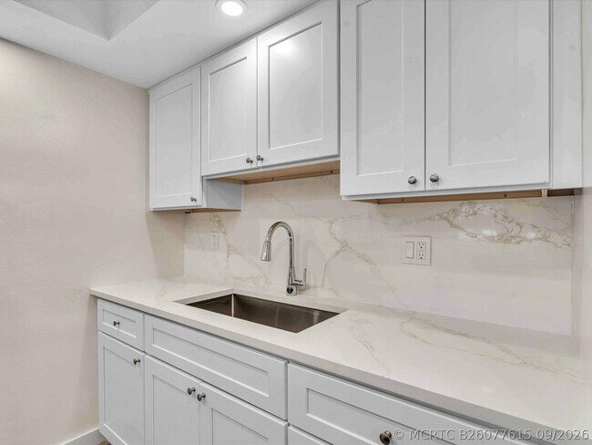 Building Photo - 2020 NE 51st Ct