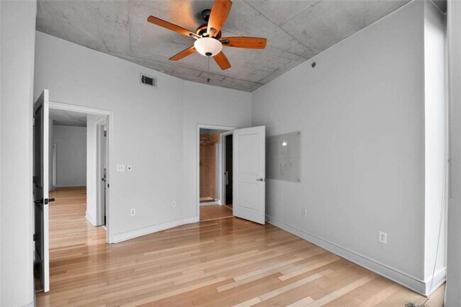 Building Photo - 950 W Peachtree St NW