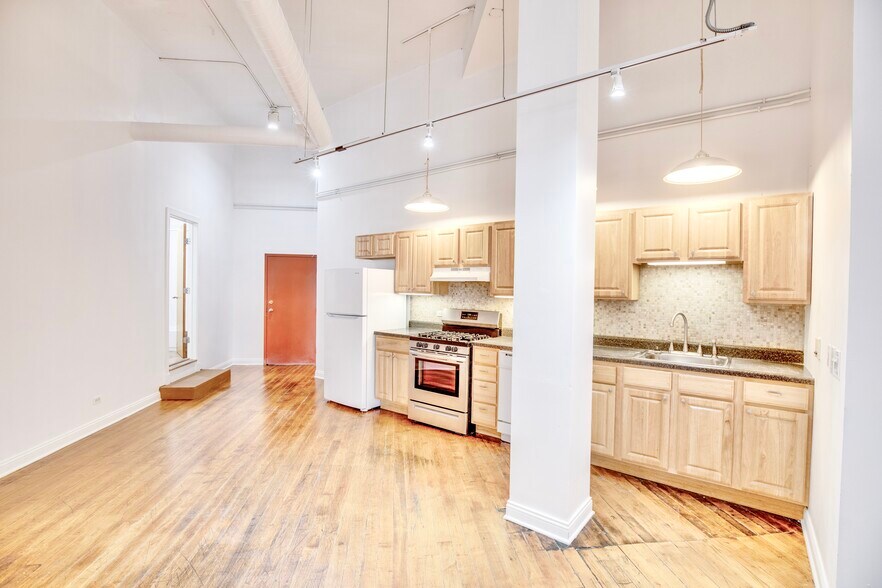 Building Photo - 1278 N Milwaukee Ave