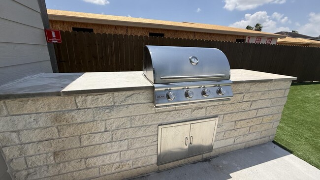 Building Photo - 4001 Jenna Ln