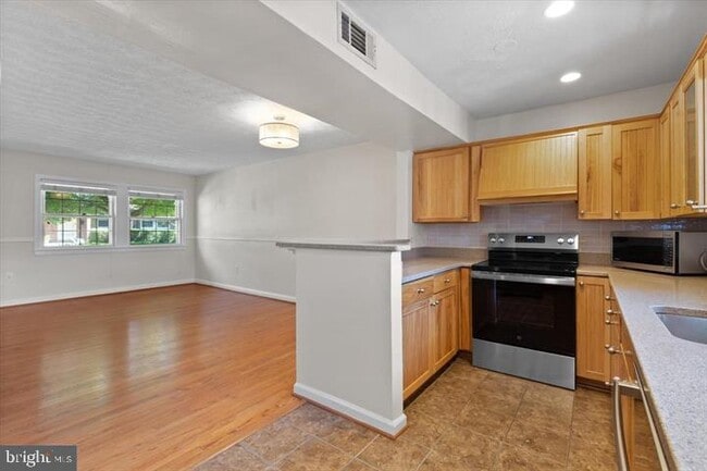 Building Photo - 138 S Virginia Ave