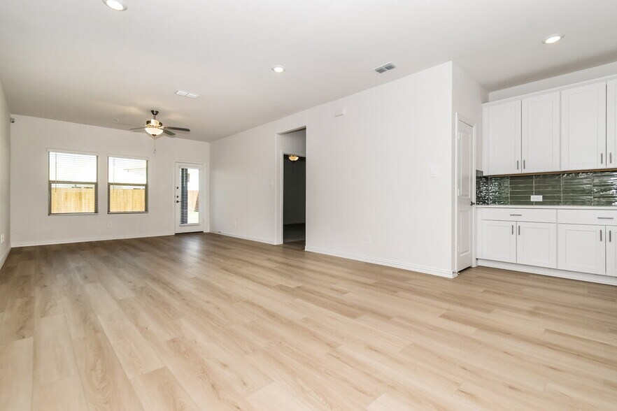 Building Photo - 837 Wisteria Ln