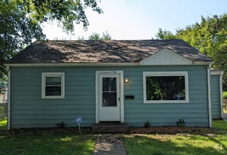 Building Photo - 1702 Nelson Ave