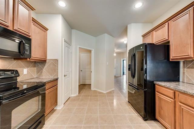 Building Photo - 9624 Sleepy Hollow Dr