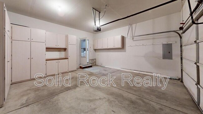 Building Photo - 2241 Palm Dr