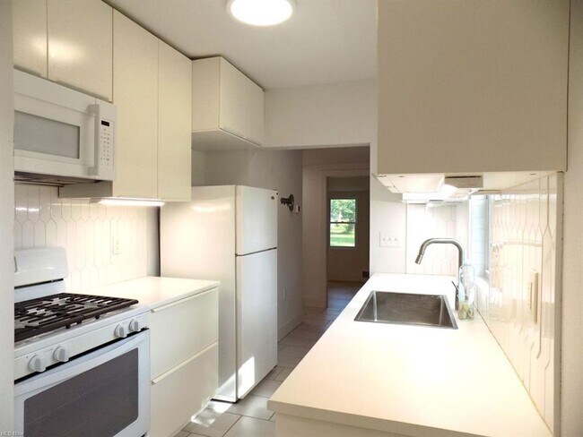 Building Photo - 1094 Moneta Ave