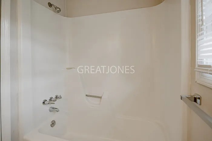 Building Photo - 300 Springwood Dr