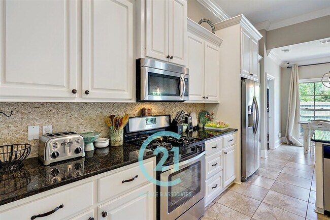 Building Photo - Beautiful 4 bedroom, 2 bathroom house in B...