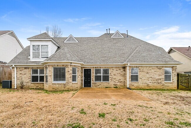 Building Photo - 105 Whispering Creek Dr