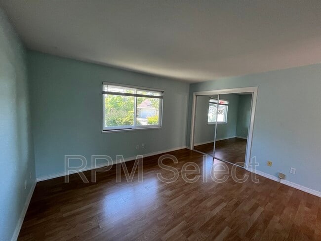 Building Photo - 159 Valley Oak Dr