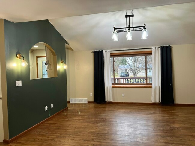 Building Photo - 1613 Jay Street