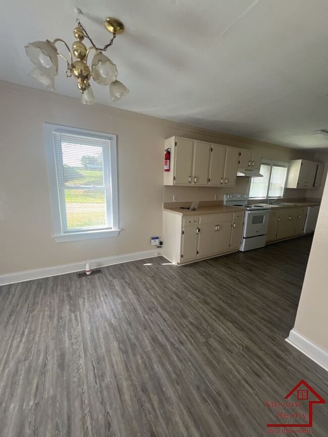 Building Photo - 3236 Hwy 70 E