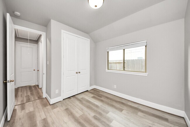 Building Photo - 10719 Lacaille Ln