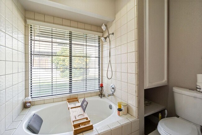 Building Photo - North Fresno 3/2