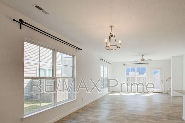 Building Photo - 2413 Trafton Pl