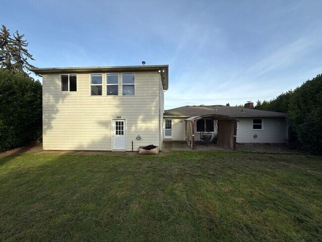 Building Photo - 1740 Glen Creek Rd NW