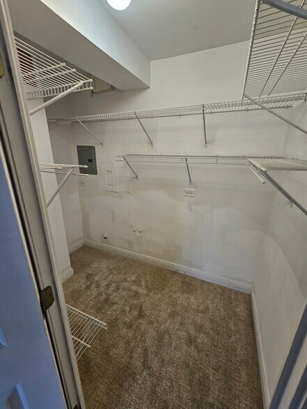 Building Photo - 707 W Gordon Ter